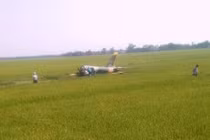 Video hiện trường máy bay quân sự L39 rơi ở Phú Yên