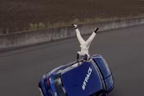 Phát sốt với màn trình diễn của Jaguar F-Pace