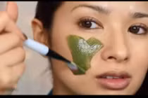 Cách làm mặt nạ vừa trị mụn, vừa trắng da mùa hè