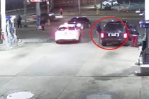 Khiếp đảm trộm xe sang táo bạo ở cây xăng