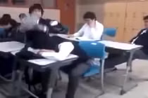 Clip chơi xấu bạn trong lớp học và cái kết bất ngờ