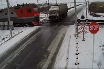 Tai nạn thương tâm vì lãng đãng khi qua đường tàu