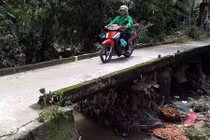 Đồng Nai: Mưa lũ cuốn tử vong 1 nam thanh niên khi đi qua cầu