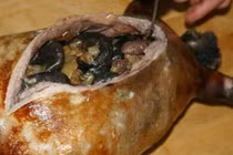 10 món ăn truyền thống khiến du khách hoảng hồn