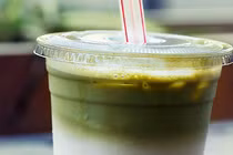 Không cảnh giác, nữ sinh bị hại đời bằng cốc trà sữa