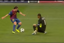 Những pha lừa bóng qua thủ môn ghi bàn đẹp mắt