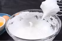 Cách đánh bông lòng trắng trứng bằng tay đơn giản