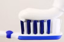 Mẹo hay với kem đánh răng bạn chưa biết