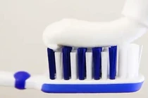 Mẹo hay với kem đánh răng bạn chưa biết