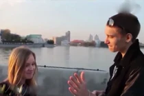 Dịch vụ chuyển phát nụ hôn dịp Valentine gây sốt