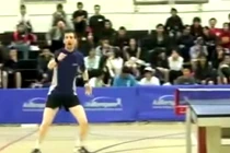 Kiểu ăn mừng lập dị chưa từng thấy của VĐV bóng bàn