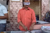 Nể phục kỹ năng nấu ăn điêu luyện của đầu bếp đường phố 