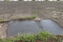 Hồ Núi Cốc rò rỉ nước qua thân đập, uy hiếp vùng hạ du