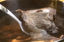 Cho trẻ dưới 3 tuổi ăn nước xương hầm, sai lầm tai hại