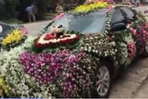 Xôn xao xe rước dâu nhiều hoa nhất Việt Nam