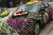Xôn xao xe rước dâu nhiều hoa nhất Việt Nam
