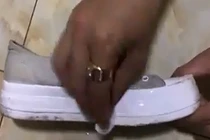 Mẹo làm sạch giày màu trắng đơn giản nhanh chóng