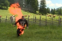 Người đàn ông tự thiêu để phá vỡ kỷ lục Guinness