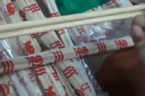 Xem ngâm tẩm lưu huỳnh cho đũa dùng một lần ở Nghệ An