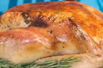 Tuyệt chiêu nướng gà cả con chín đều vàng ươm thơm phức