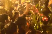 Tranh cướp lộc náo loạn đền Trần sau lễ khai ấn