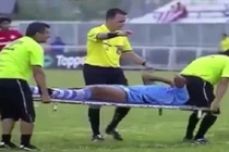 Những pha tai nạn “thốn đến tận rốn” trong bóng đá
