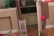 Khó rời mắt khỏi cách mở cửa phòng có một không hai 