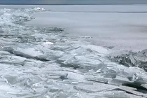Cảnh tượng đáng kinh ngạc từ những lớp băng vỡ