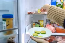 Video: 5 cách khử mùi hôi tủ lạnh cực nhanh và hiệu quả