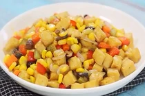 Video: Hướng dẫn làm món ngô xào ngũ sắc cực kỳ hấp dẫn