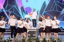 Dàn MC VTV3 vừa nhảy vừa hát “Không phải dạng vừa đâu“