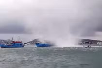 Video: Vòi rồng khổng lồ xuất hiện ở Phú Quốc, nhấn chìm tàu cá