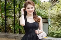 Ngọc Trinh đấu giá lại sim khủng vì đại gia không giữ lời