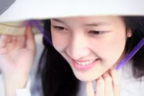 Mê mẩn vẻ đẹp hiền dịu của nữ sinh Quốc học Huế