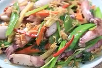 Hướng dẫn cách làm món mực trứng xào rau củ