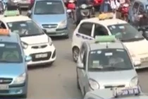Video: Taxi truyền thống đang làm gì trong cuộc chạy đua với Uber, Grab?