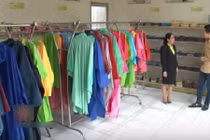 Mẹo bảo quản áo mưa bền đẹp không phải ai cũng biết