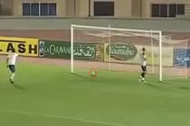 Top 10 pha sút penalty hài hước nhất thế giới