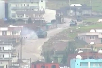 Xe tăng Thổ Nhĩ Kỳ nã pháo vào các mục tiêu của chiến binh Kurdish