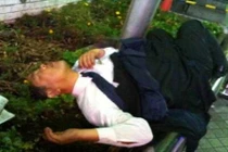 Nực cười hành động của những người say (9)