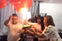 Bóng bay phát nổ kinh hoàng trong tiệc sinh nhật