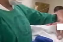 Bé gái vừa sinh vài phút đã “nằng nặc đòi đi“