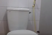 Hướng dẫn thay dây vòi xịt trong nhà vệ sinh