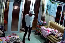 Video: Liều lĩnh xông vào nhà có người cướp tài sản
