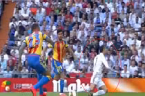 Xem Cristiano Ronaldo ăn vạ kiếm penalty bất thành