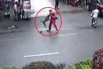 Chó dữ nổi điên cắn hơn 20 người trên phố