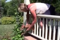 Khoảnh khắc xúc động khi con người xả thân vì động vật