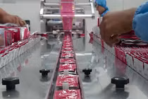 Bên trong nhà máy sản xuất bao cao su lớn nhất thế giới