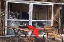 20 côn đồ lao vào đập phá nhà, chém người