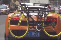 Đại gia đi Lamborghini, chở theo xe đạp gây sốt